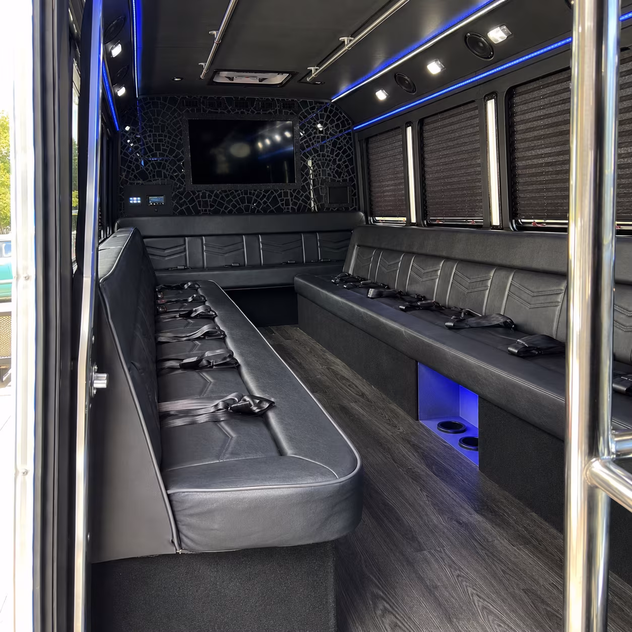 party buses for bachelorette wine tours through woodinville