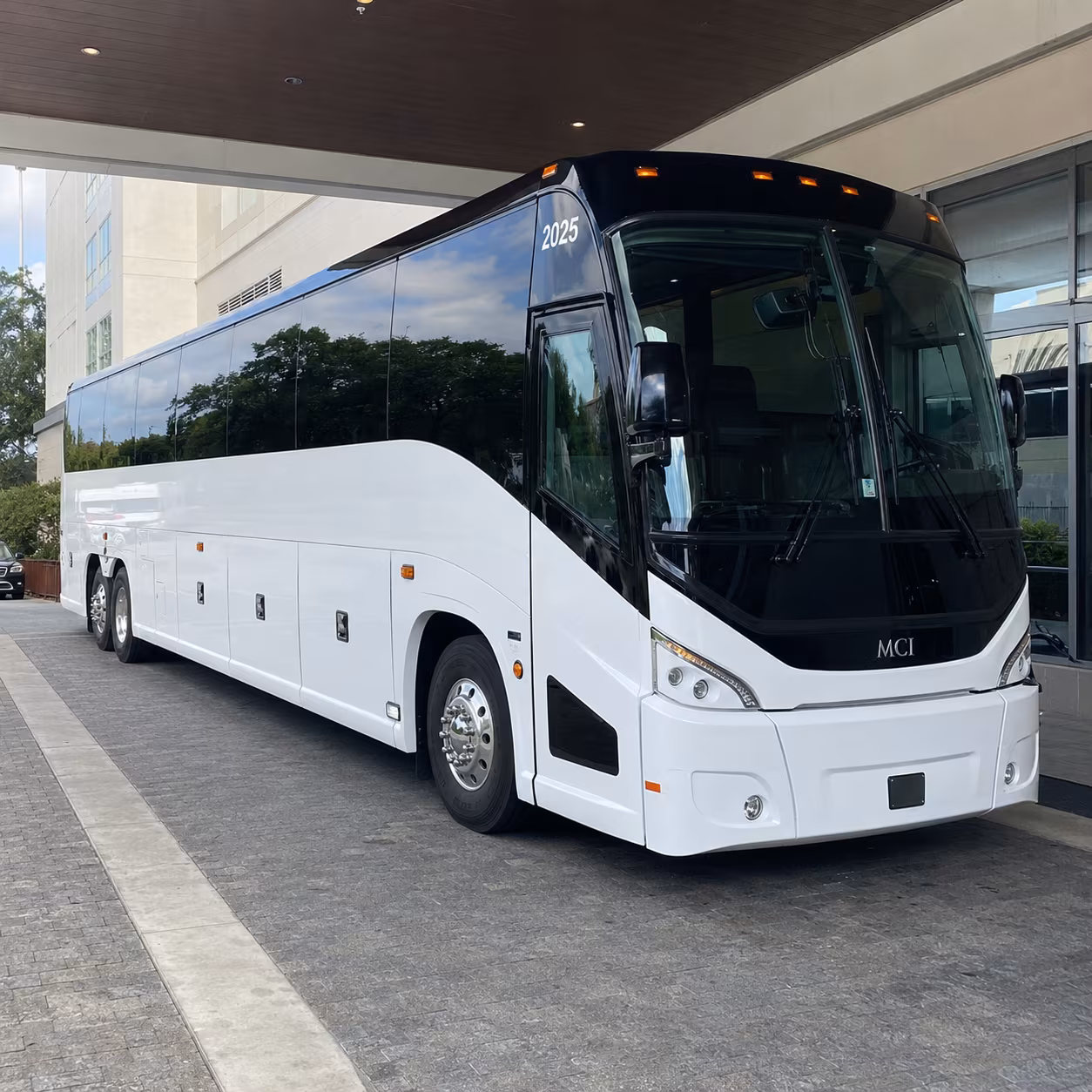 redmond 54 passenger charter bus